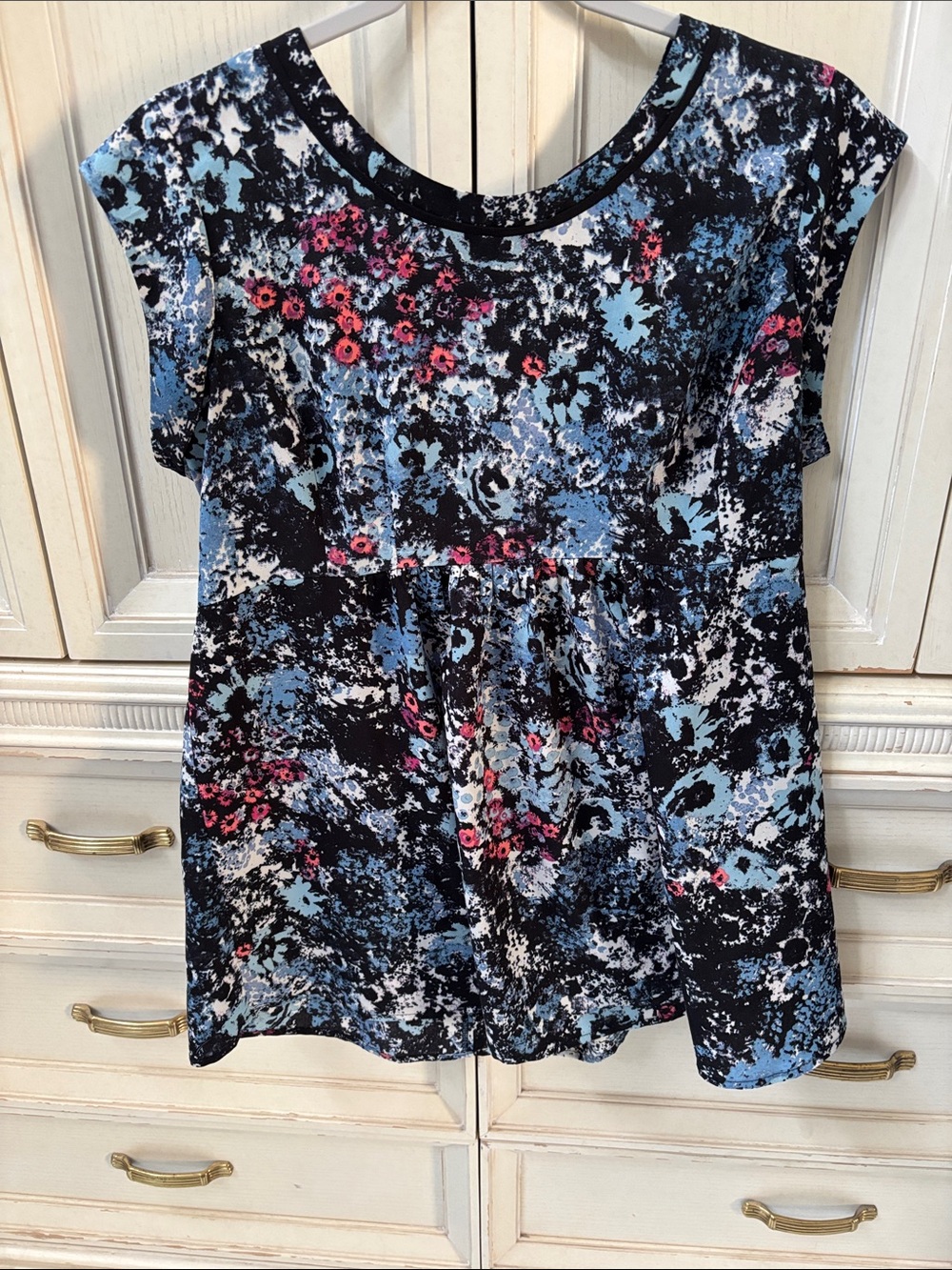 Motherhood Maternity Black, Blue and Pink Floral Cap Sleeve Tunic
